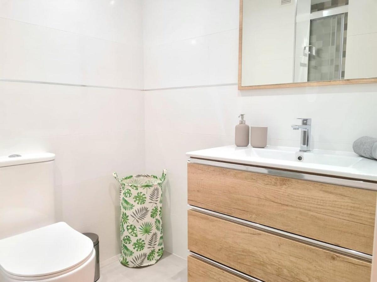 Apartamento Moderno Y Con Estilo En La Carihuela Torremolinos Dış mekan fotoğraf