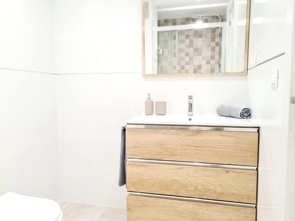 Apartamento Moderno Y Con Estilo En La Carihuela Torremolinos Dış mekan fotoğraf