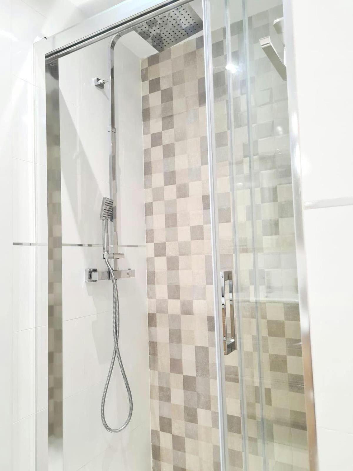Apartamento Moderno Y Con Estilo En La Carihuela Torremolinos Dış mekan fotoğraf